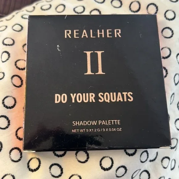 - REALHER Do Your Squats Eyeshadow Palette- NIB - Picture 5 of 5
